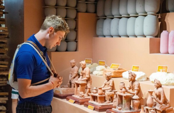 Découverte Le Musée De La Poterie De Bat Trang à Hanoi, Au Vietnam