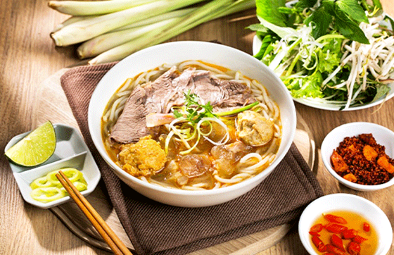 Top 12 Plats Délicieux Immanquables à Déguster à Hué, Vietnam
