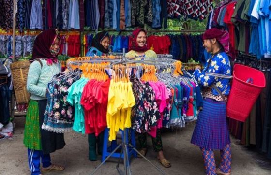 Découverte Du Marché De Du Gia Animé Sur Le Plateau Calcaire De Ha Giang