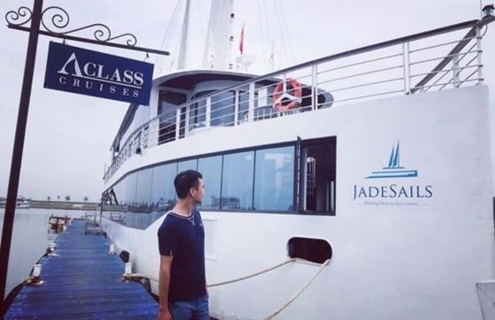 1 Jour En Jonque JadeSails Dans La Baie D'Halong - Remarques Par M. Hugo