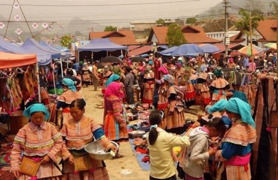 Comment Faire Du Shopping Au Marché De Lung Khau Nhin à Sapa Vietnam ?