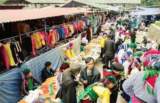 Visitez Le Marché De Lung Phin : Beauté Culturelle Unique à Ha Giang