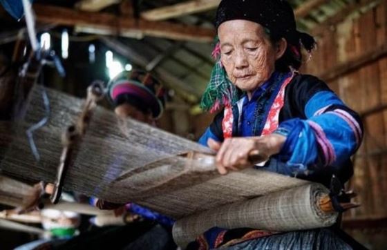 Village De Tissage De Lung Tam : Plongée Dans Les Costumes Ethniques Colorés De Ha Giang
