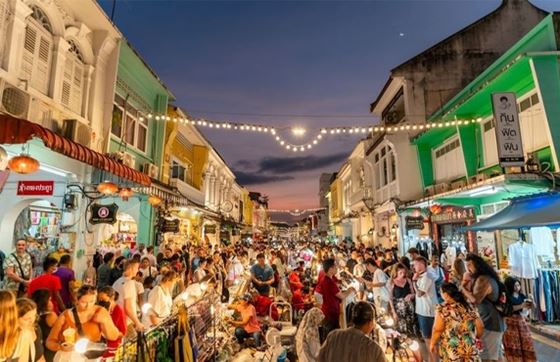 Faire Du Shopping Au Marché Local à Chiang Mai
