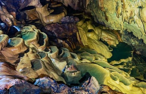 Explorez La Grotte De Nam Tan - La Plus Belle Grotte De Ha Giang