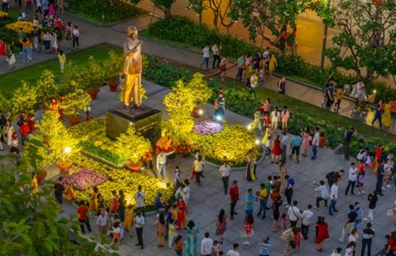 La Vie De Rue à Ho Chi Minh Ville? Promenez Dans La Rue Nguyen Hue