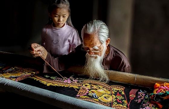 Que Faire à Ninh Binh ? Visiter Le Village De Broderie De Van Lam Ninh Binh