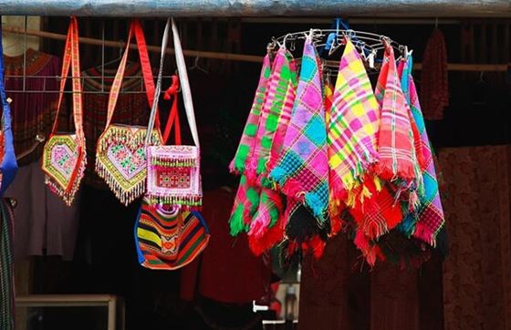 Visiter Le Marché De Can Cau Si Ma Cai Lors Du Voyage à Sapa