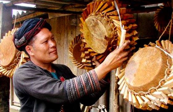 La Fabrication Des Tambours Du Dao Rouge à Sapa - L'essence D'un Patrimoine Culturel 