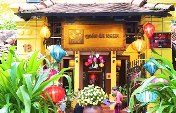 Déguster Des Plats Traditionnels Vietnamiens Au Restaurant Quan An Ngon Hanoï