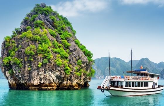 Celebrity Solstice - Super Bateau De Croisière Amène Des Touristes Internationaux à Halong