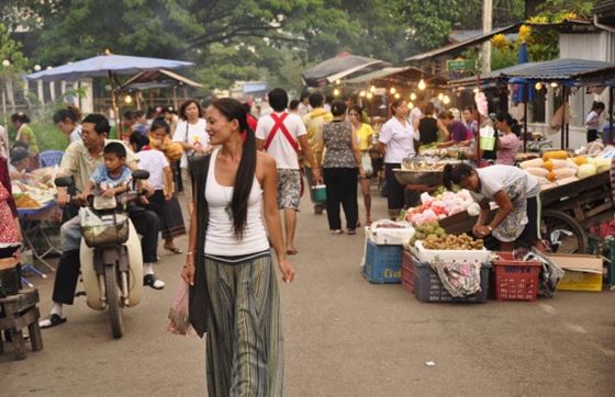 Shopping à Vientiane : Une Journée D'Expérience Avec Mme Dahlia