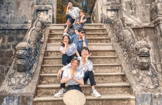 Tombeaux Royaux Uniques De Hué : Le Tombeau De Dong Khanh