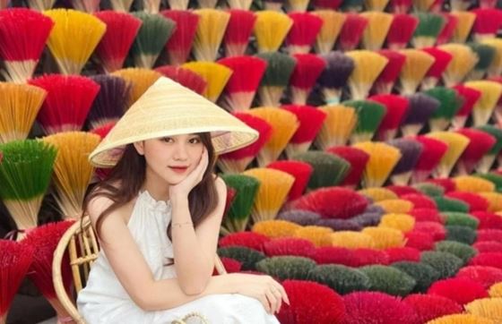  Découverte De L'artisanat De Hué : Village D'encens Thuy Xuân