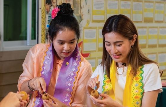 Villages Artisanaux Et Ethniques D'Ayutthaya – Revues Par Mme. Ellen
