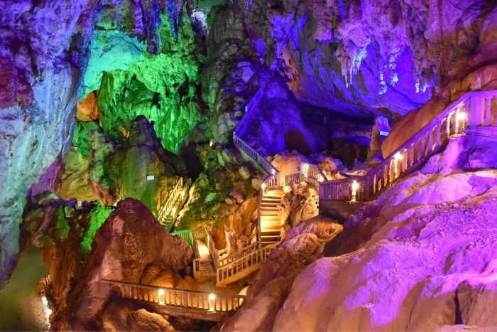 Grotte de Nang Aen pour votre voyage en famille au centre du Laos