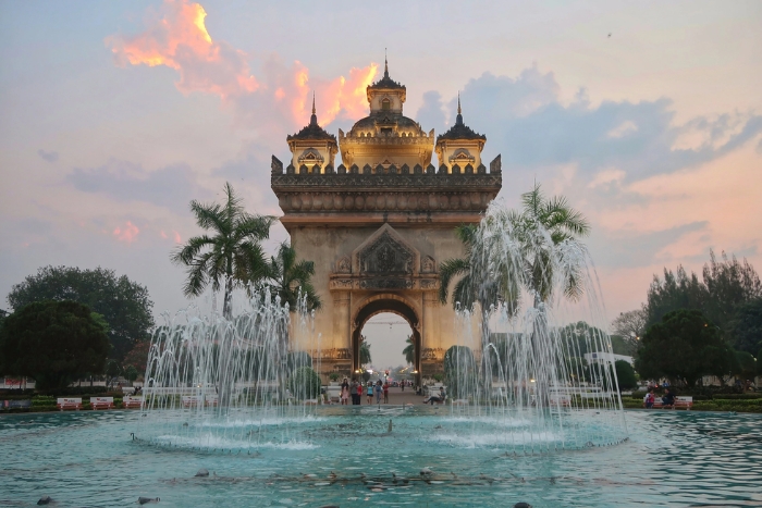 Monument Patuxay, une destination pour votre voyage en famille au centre du Laos