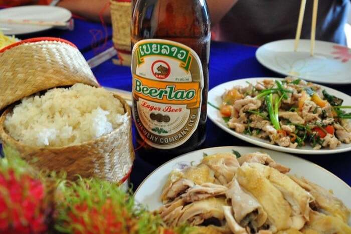 Beer Lao bien glacée, rafraîchissante et conviviale