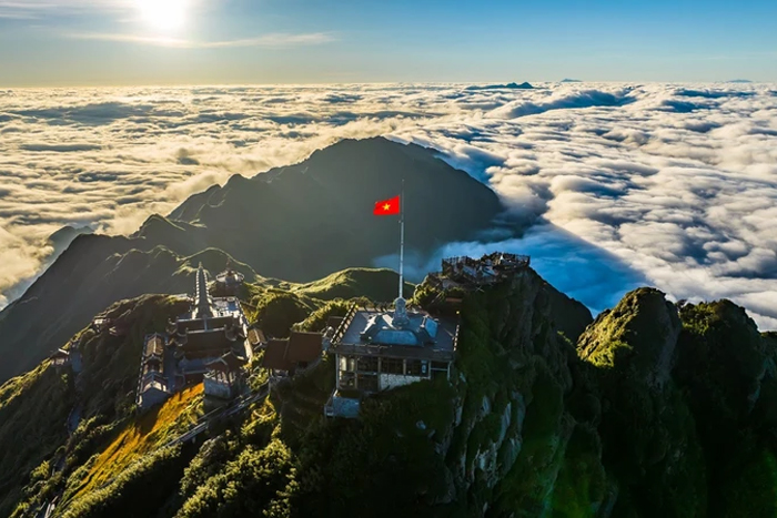 Le Fansipan est la plus haute montagne du Vietnam et de l’Indochine