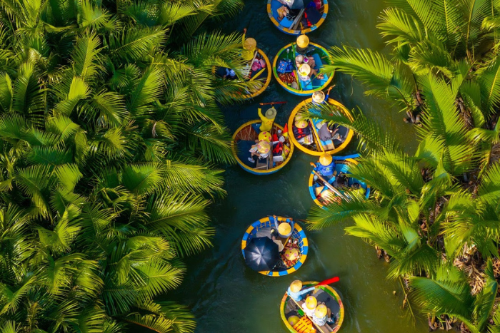 Notre balade en bateau panier en bambou dans la forêt de cocotiers de Bay Mau