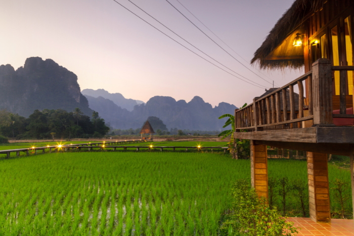 Hôtel avec vue sur les rizières et montagnes de Vang Vieng, Laos