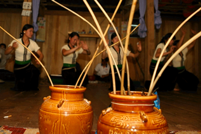 Activités culturelles des Thaï à Pu Luong
