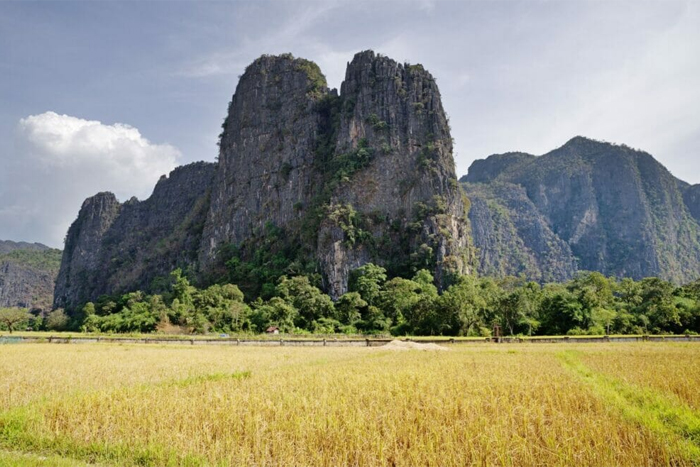 Aventure entre grottes, falaises et routes pittoresques autour de Thakhek