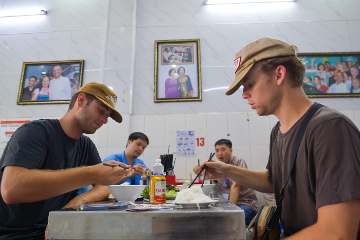 Bun Cha Huong Lien célèbre adresse pour vos meilleurs endroits à visiter à Hanoi en un jour