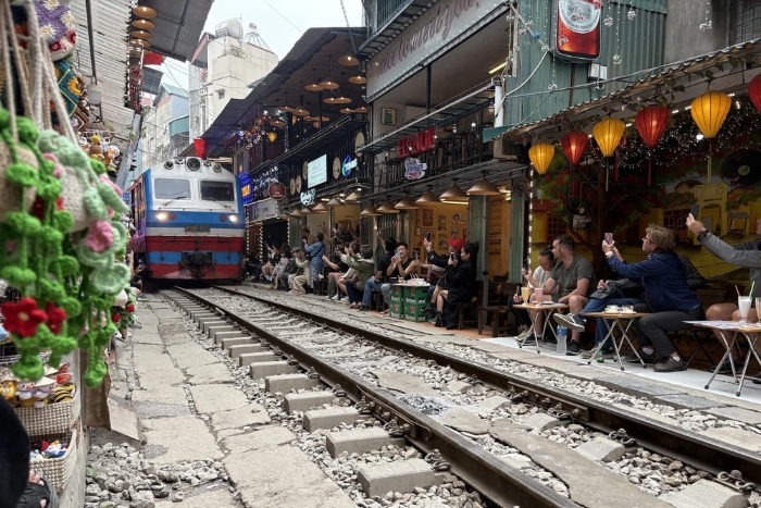La rue du train une expérience unique de mon itinéraire Hanoi 1 jour