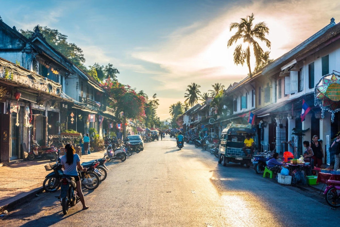 Explorez l’authenticité locale au marché Phosy, idéal pour enrichir votre itinéraire Luang Prabang 2 jours