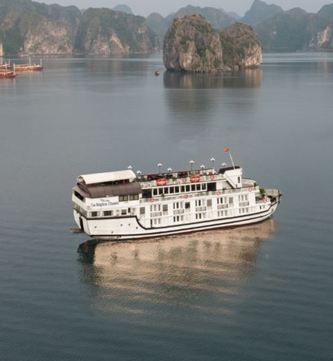 Croisière Bateau La Regina Classic Dans La Baie De Bai Tu Long 