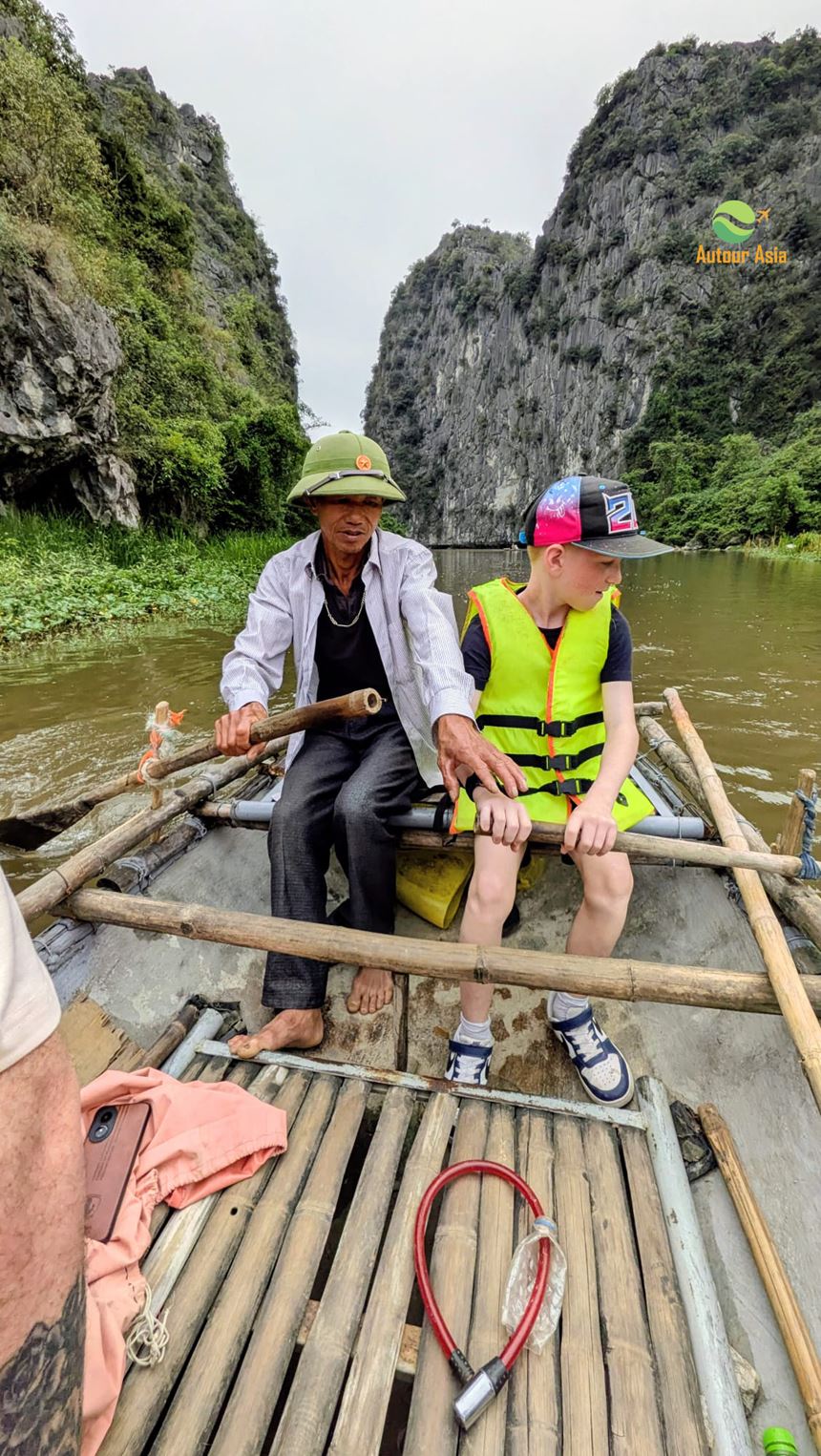 Faire une excursion en bateau à Ninh Binh
