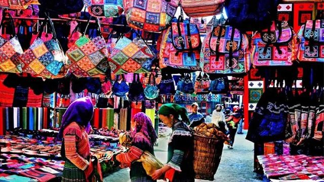  Visite du marché hebdomadaire Bac Ha