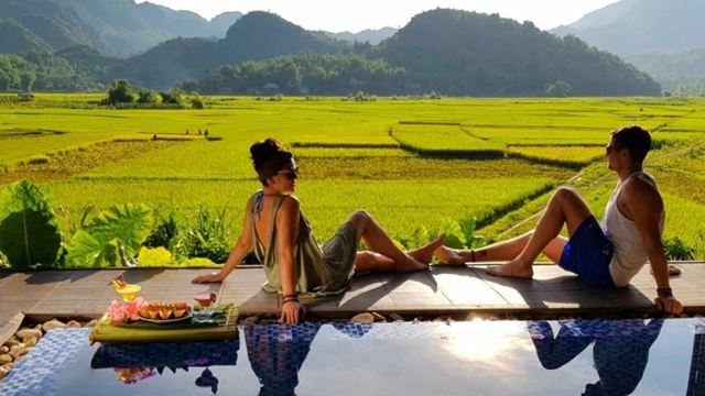 Repos et bien-être au bord de la piscine