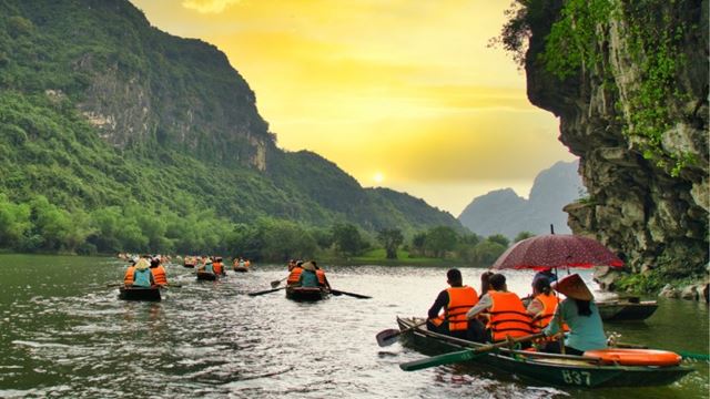 Une expérience paisible en barque à Ninh Binh