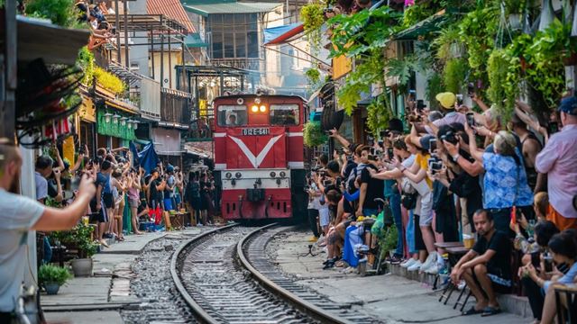 Découverte la rue de train à Hanoi